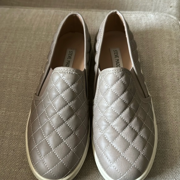 Steve Madden quilted slip on - Picture 1 of 6